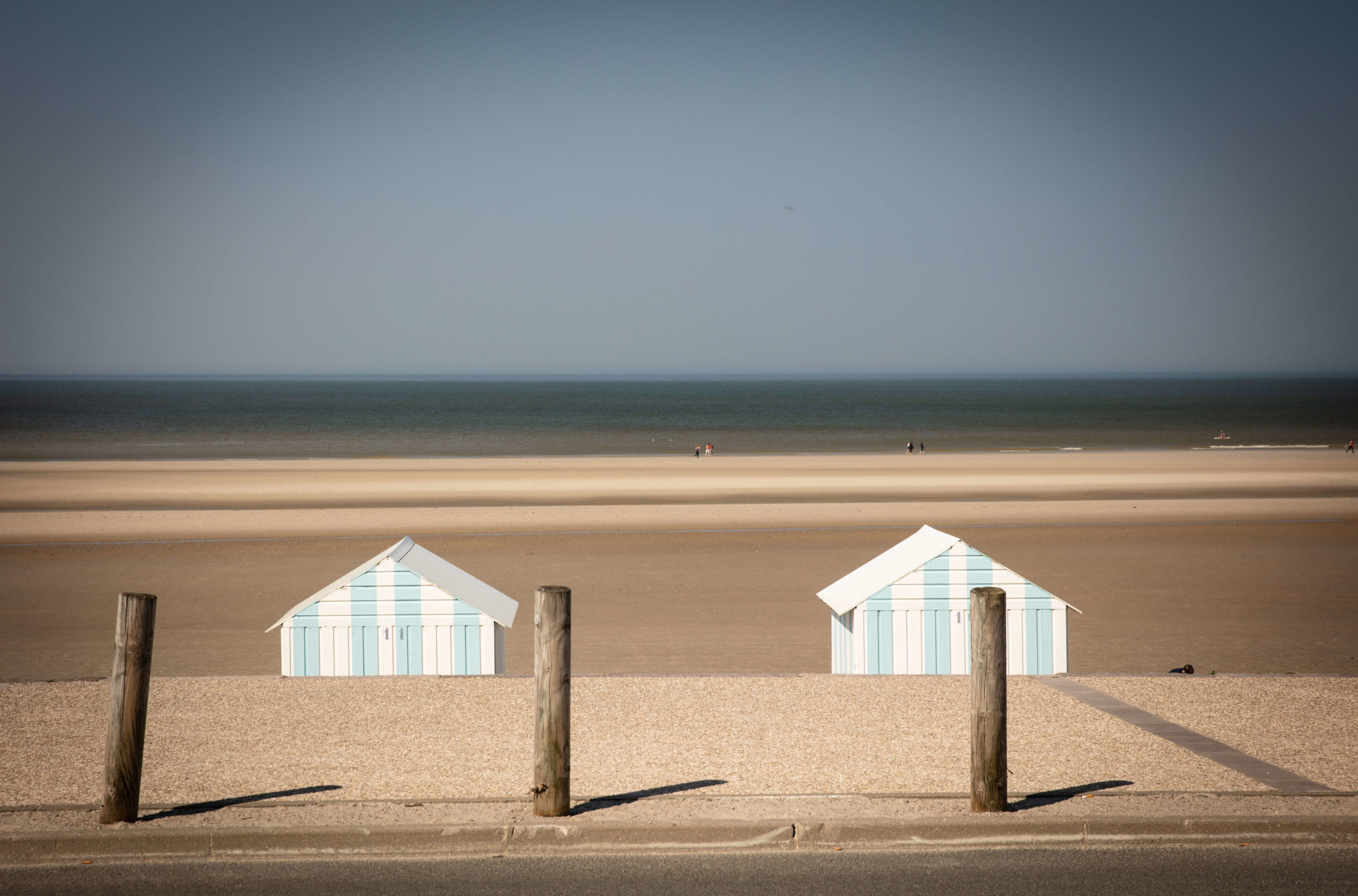 Plage d'Hardelot-Plage avec dunes et mer en arrière-plan. Découvrez les joyaux cachés de la France Hardelot-Neufchâtel
