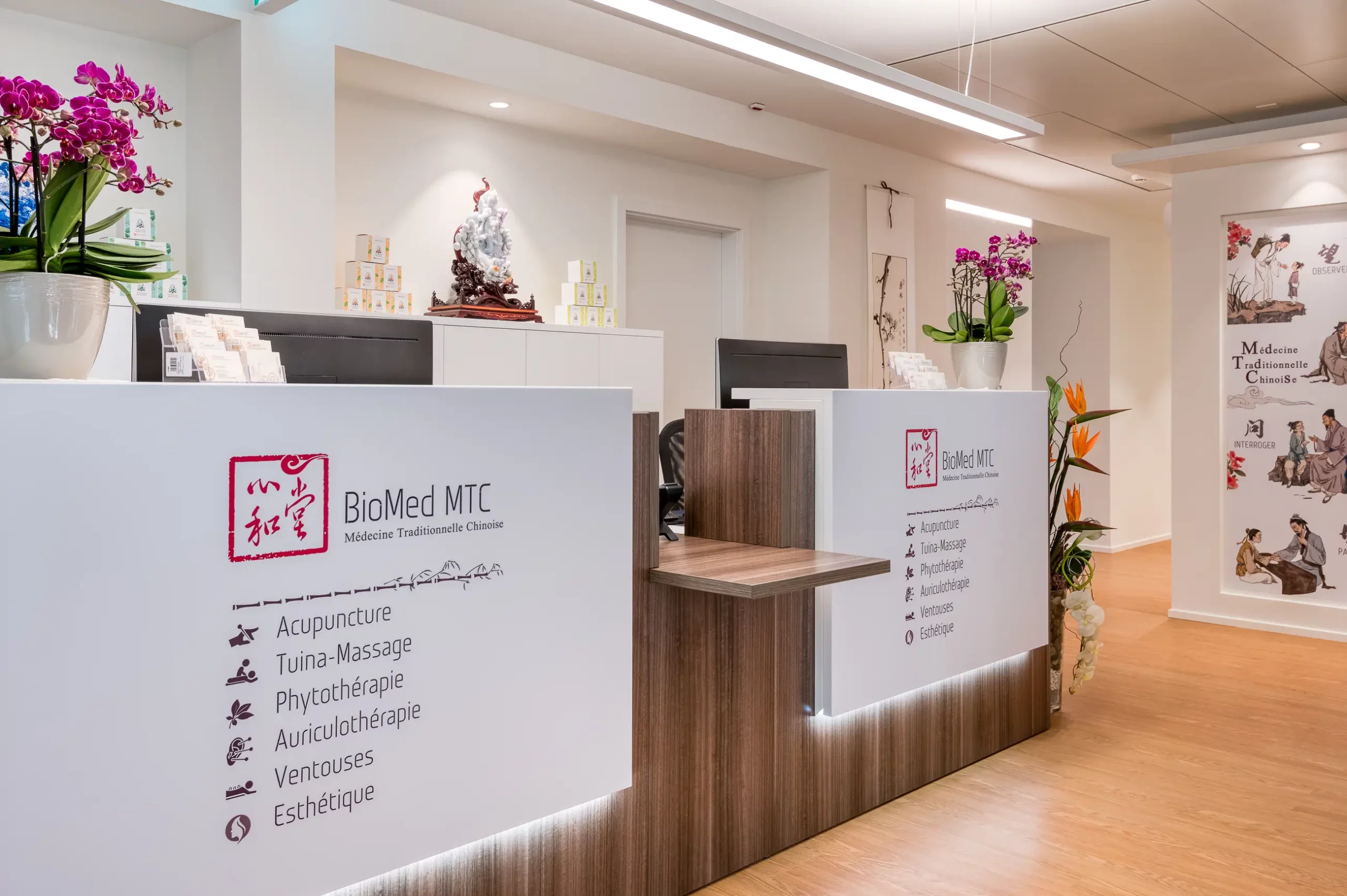 Salle de traitement au Centre BioMed MTC à Genève, spécialisé en médecine traditionnelle chinoise.
