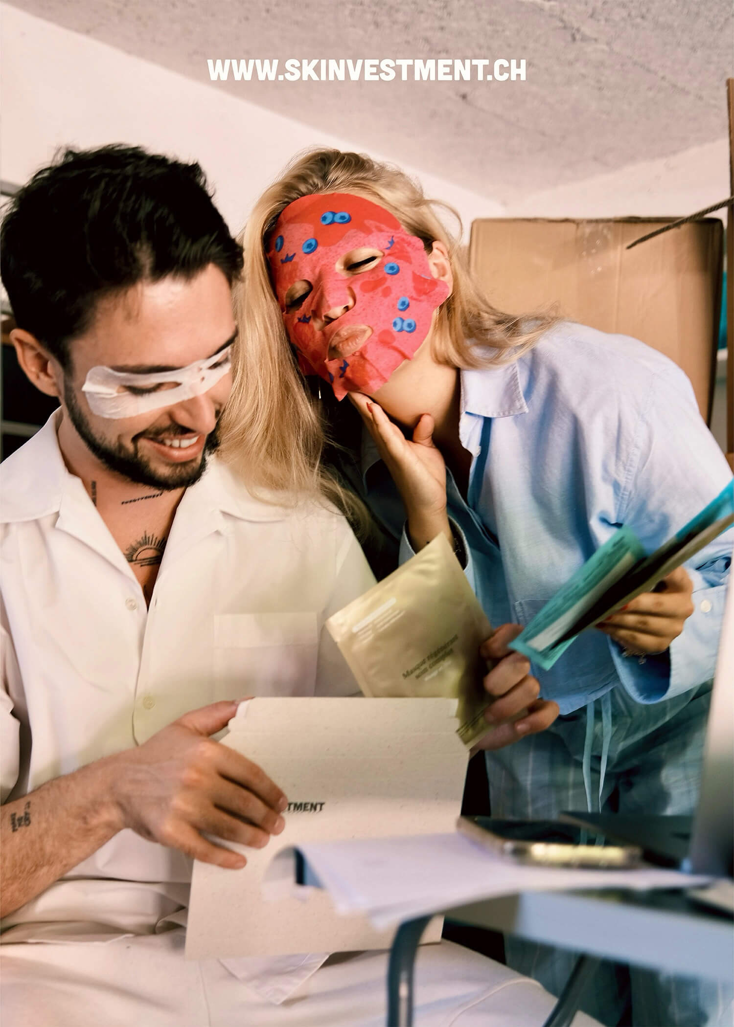 Un moment de détente avec les masques skincare de l'abonnement EnvelGlow de Skinvestment